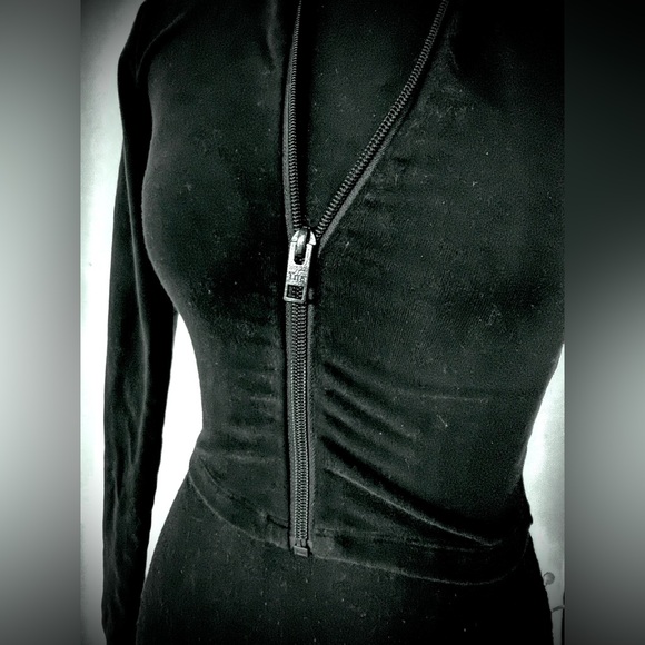 Black Zip-Up Jacket TNA XS pre-owned 
With free gifts . - Picture 10 of 12